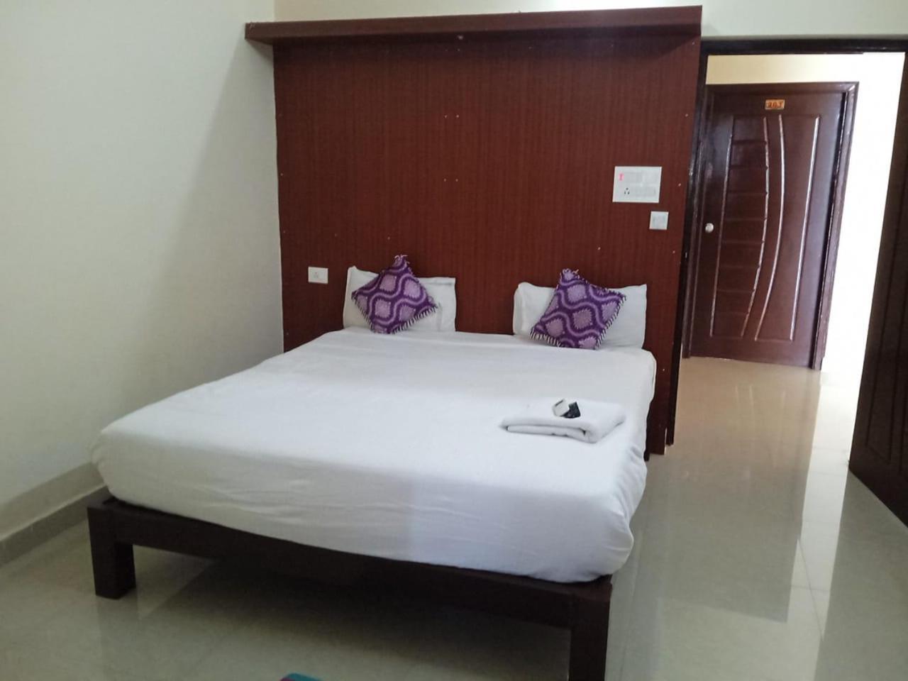 Grand Jp Inn Near 2 Km From Gundlupet Bus Stand Екстериор снимка