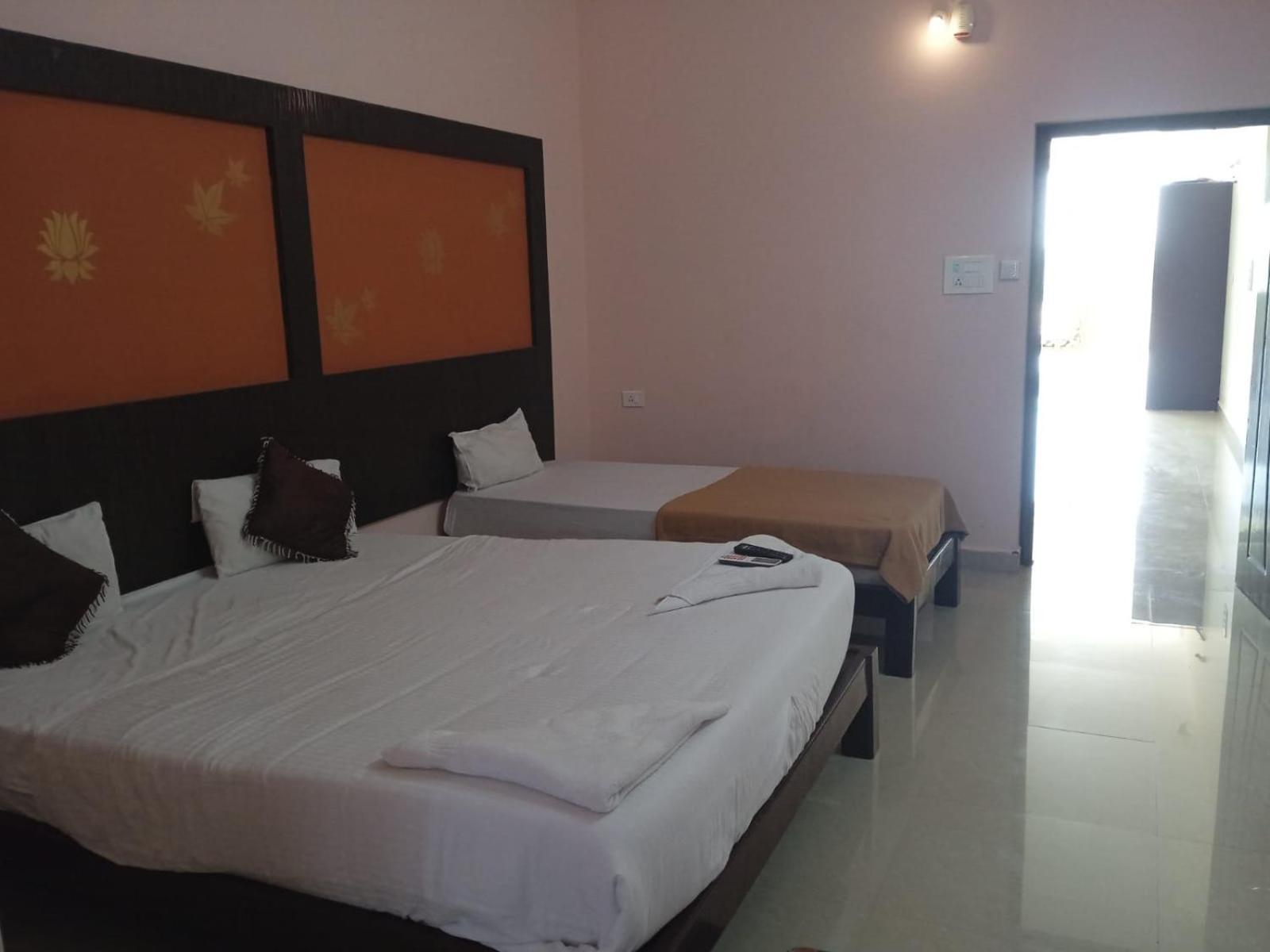 Grand Jp Inn Near 2 Km From Gundlupet Bus Stand Екстериор снимка
