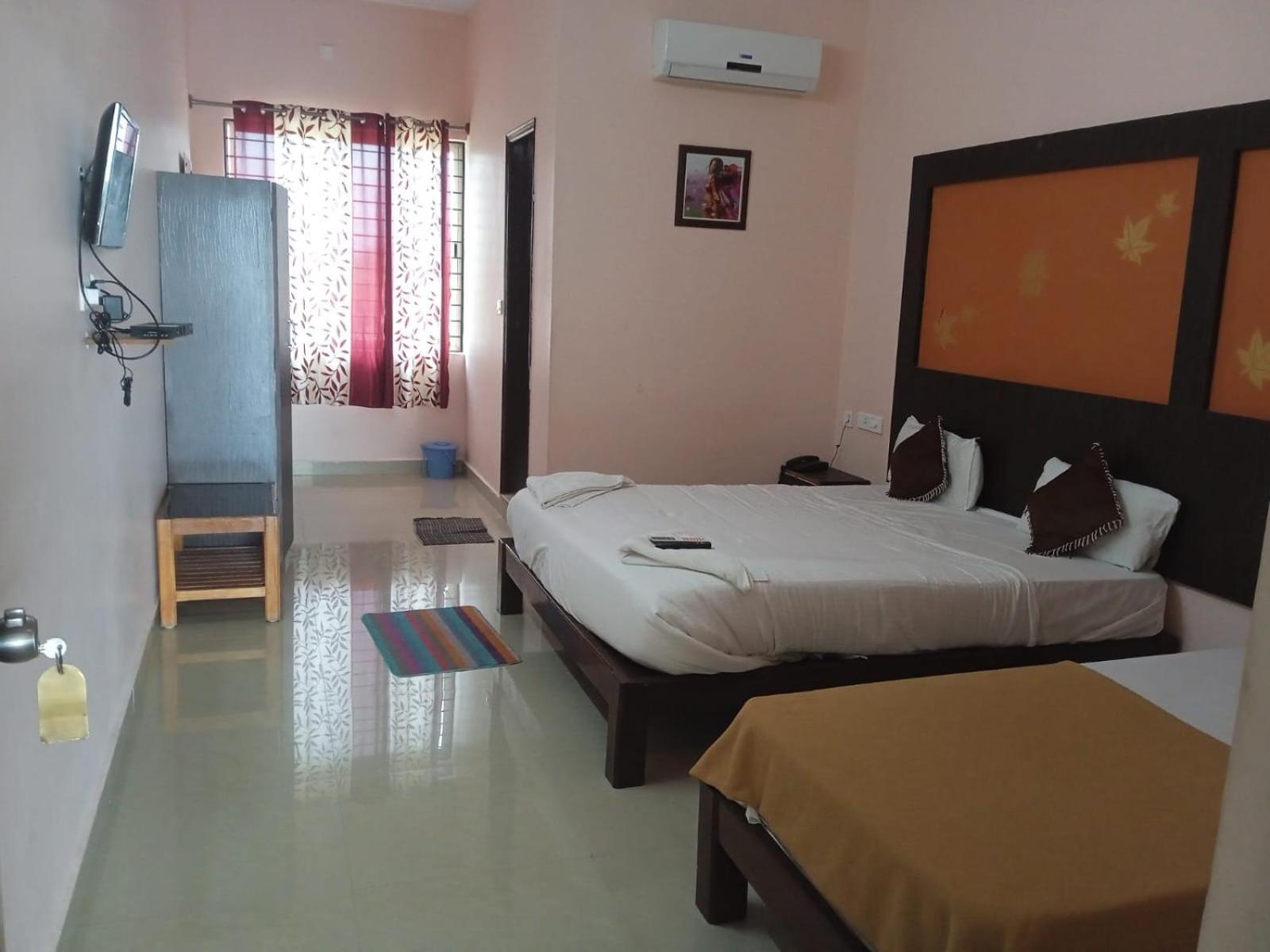 Grand Jp Inn Near 2 Km From Gundlupet Bus Stand Екстериор снимка