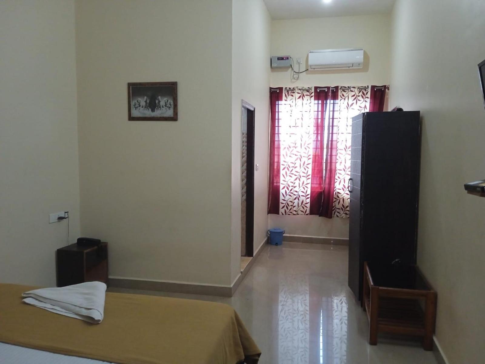 Grand Jp Inn Near 2 Km From Gundlupet Bus Stand Екстериор снимка