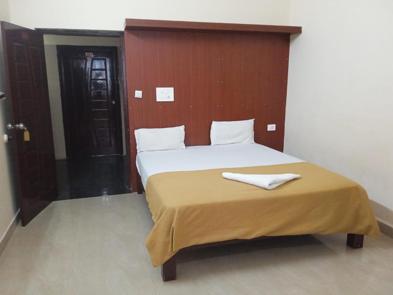 Grand Jp Inn Near 2 Km From Gundlupet Bus Stand Екстериор снимка